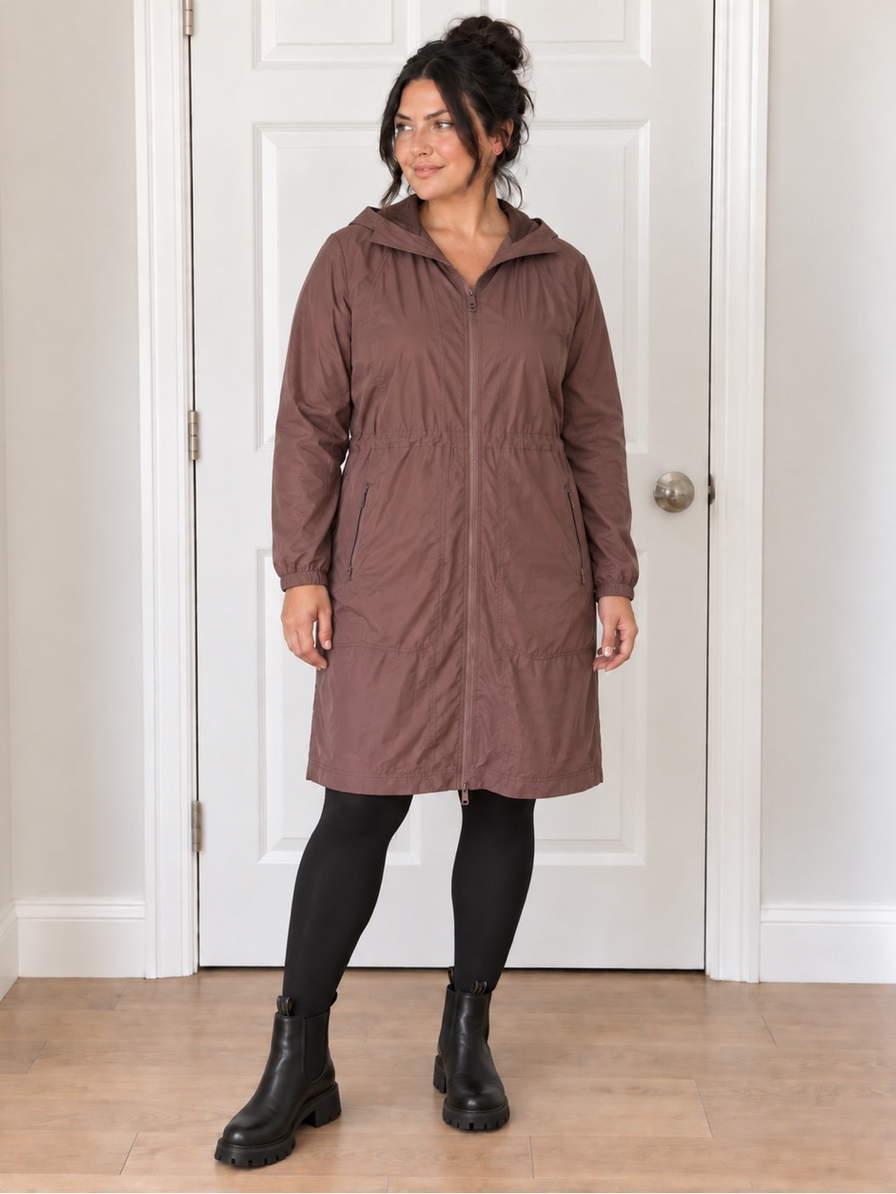 Hyba women’s long windbreaker. Mauve Size Large.